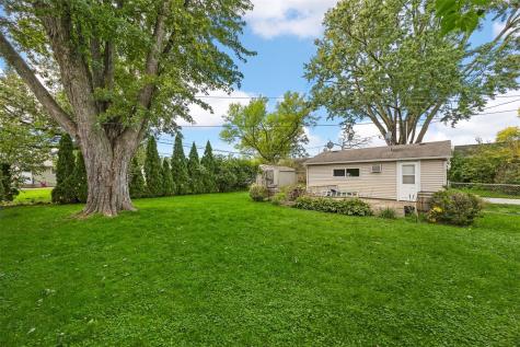 1053 Rainbow Boulevard Hiawatha IA 52233