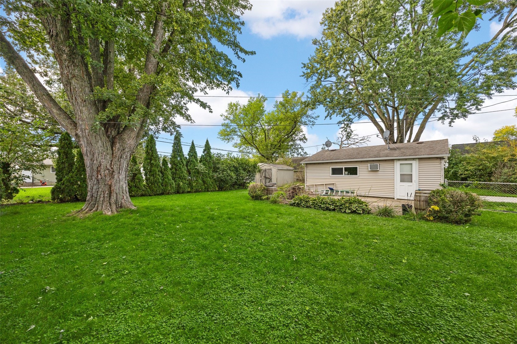 1053 Rainbow Boulevard Hiawatha IA 52233