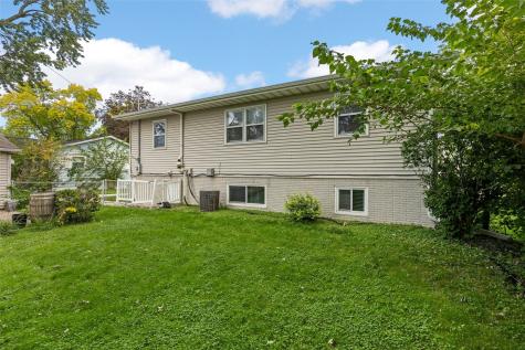1053 Rainbow Boulevard Hiawatha IA 52233