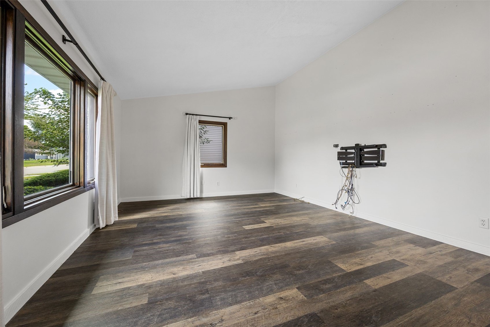 1053 Rainbow Boulevard Hiawatha IA 52233