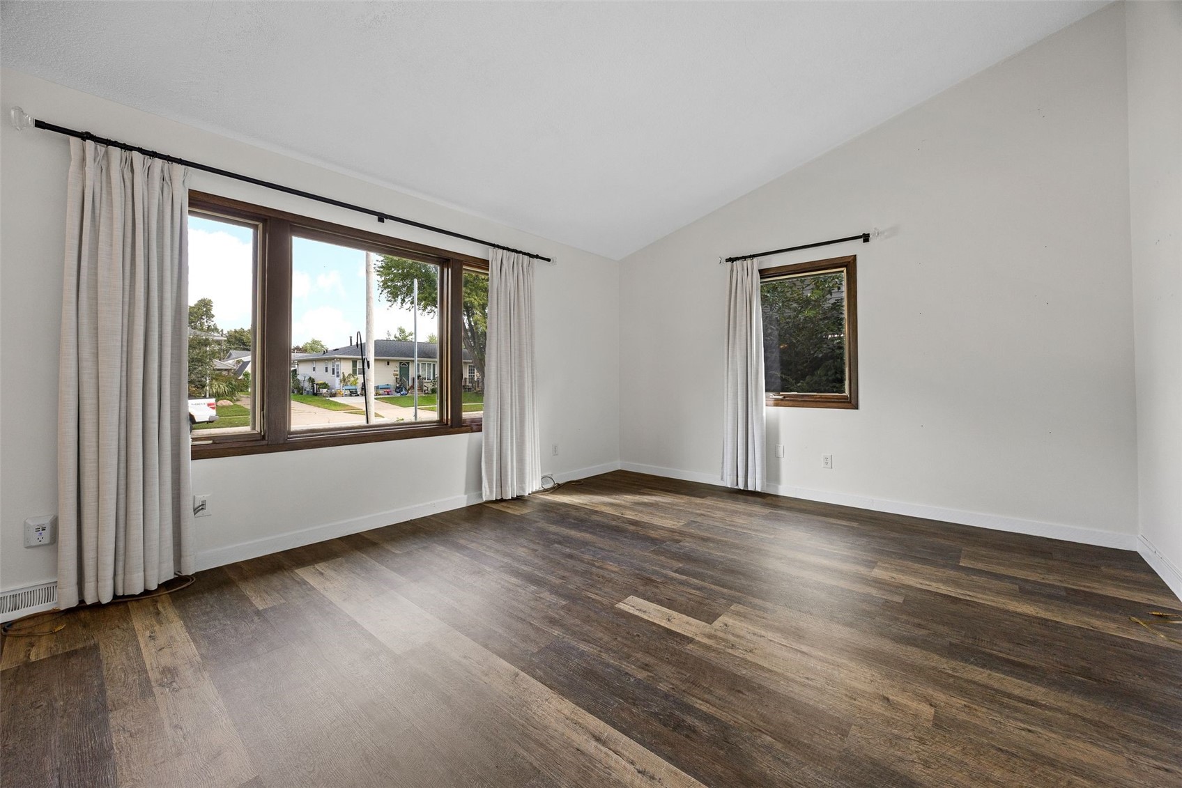1053 Rainbow Boulevard Hiawatha IA 52233