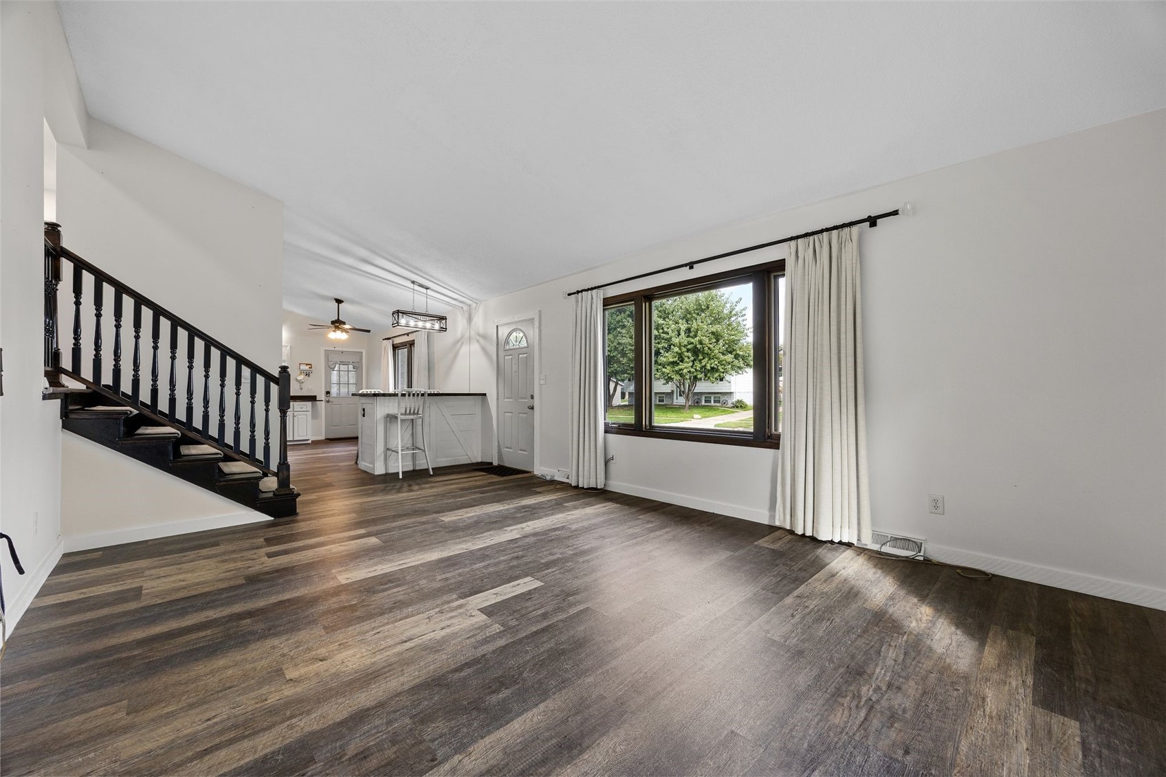 1053 Rainbow Boulevard Hiawatha IA 52233