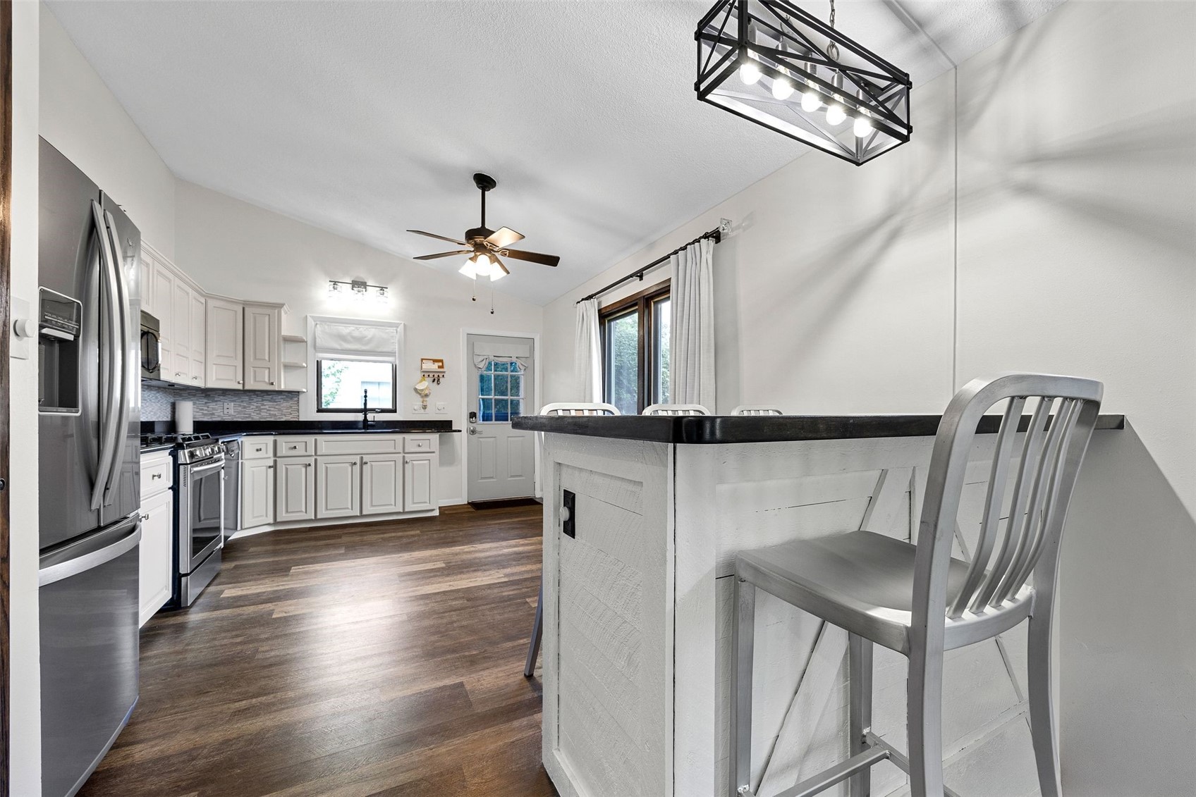 1053 Rainbow Boulevard Hiawatha IA 52233