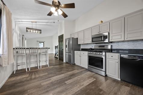 1053 Rainbow Boulevard Hiawatha IA 52233