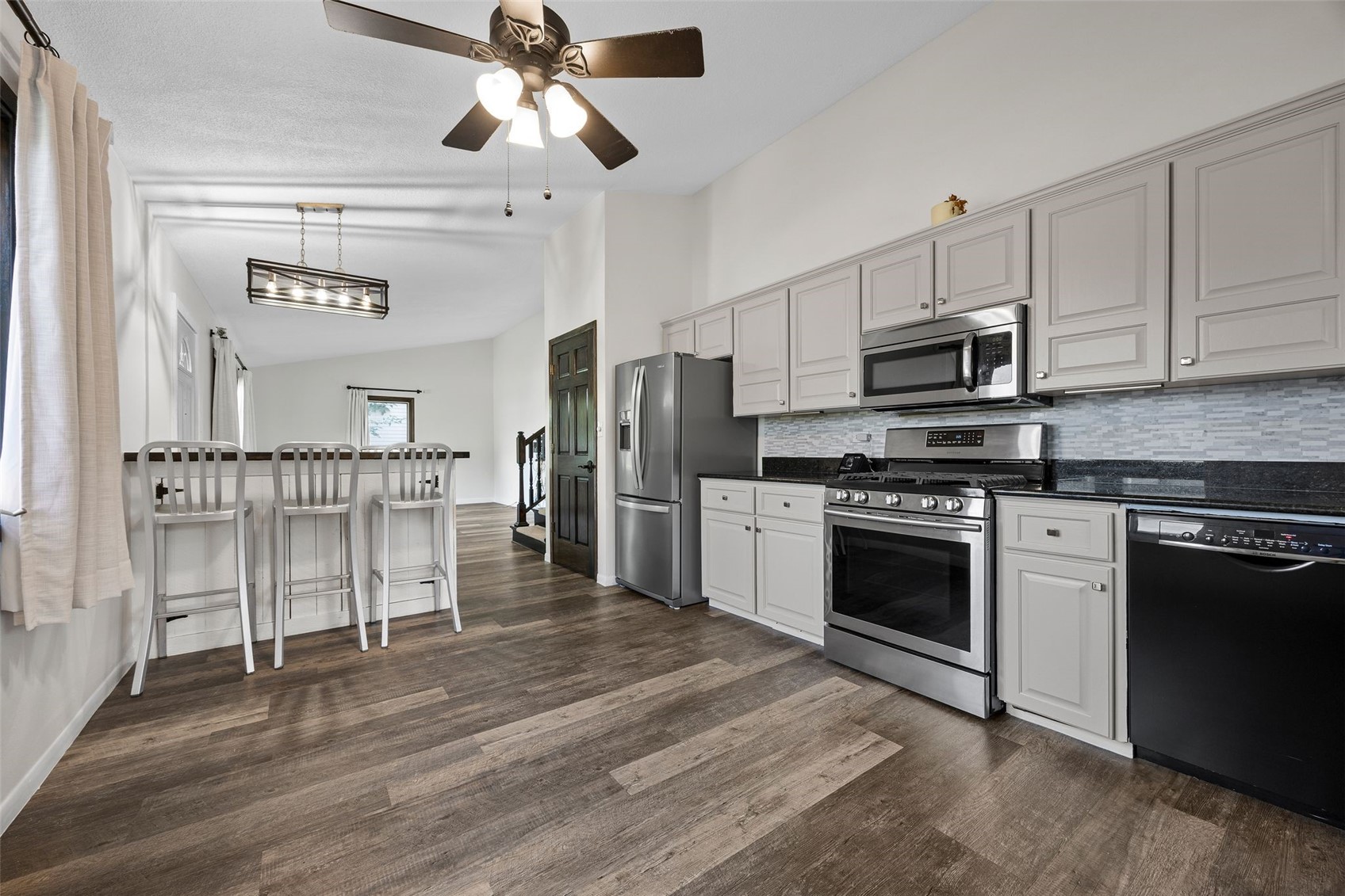 1053 Rainbow Boulevard Hiawatha IA 52233