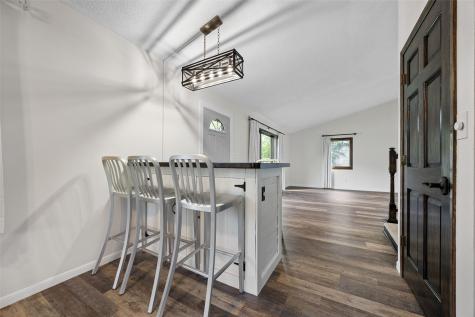 1053 Rainbow Boulevard Hiawatha IA 52233