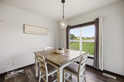 208 Shiloh Vista Avenue Urbana IA 52345