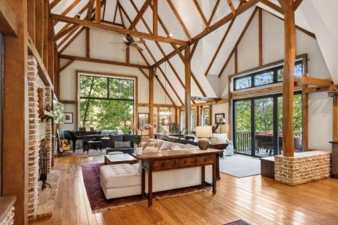 1462 Trail Bend NW Swisher IA 52338