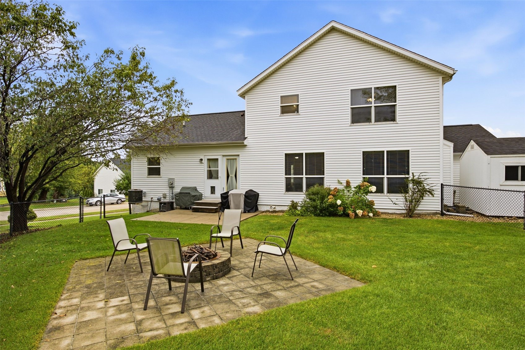507 Hearthstone Drive NW Cedar Rapids IA 52405