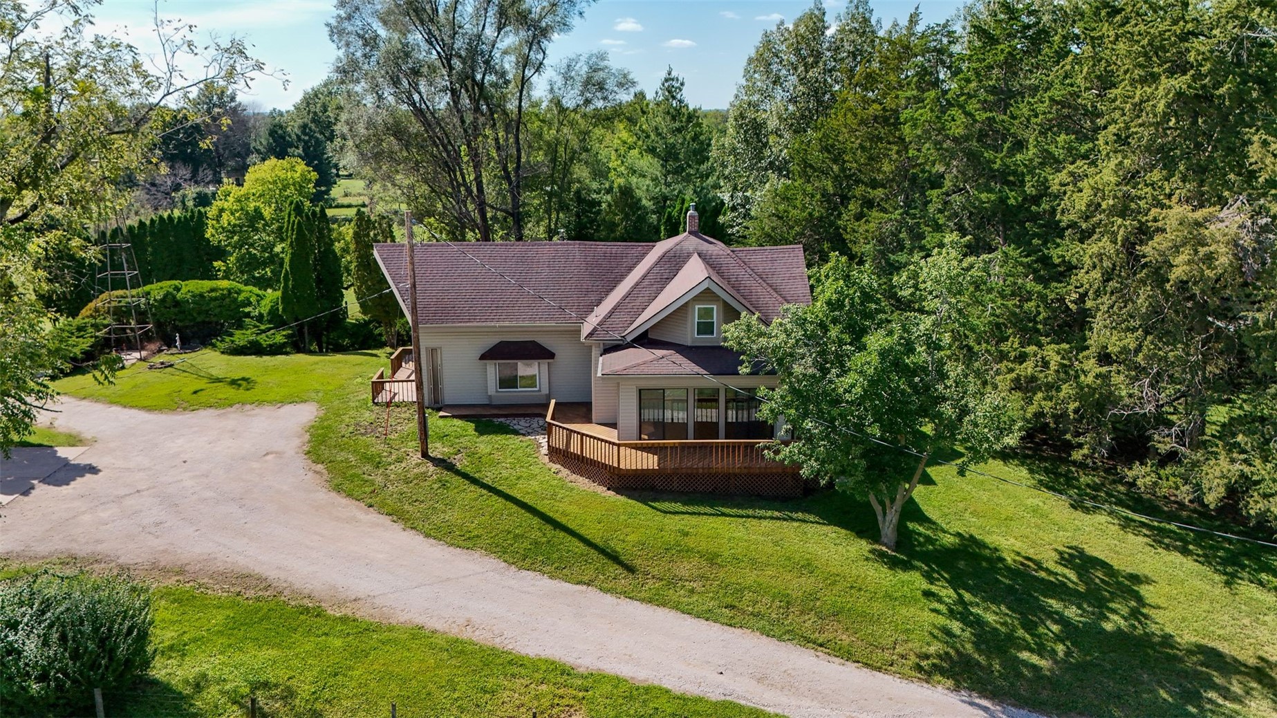 1795 Lake Manor Road NE Solon IA 52333