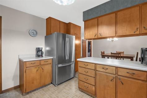695 Eastview Drive Robins IA 52328