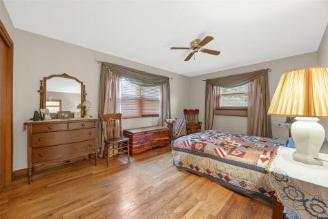 695 Eastview Drive Robins IA 52328