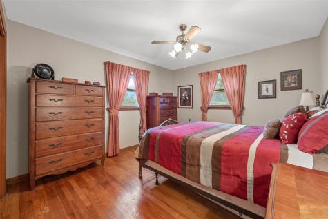 695 Eastview Drive Robins IA 52328