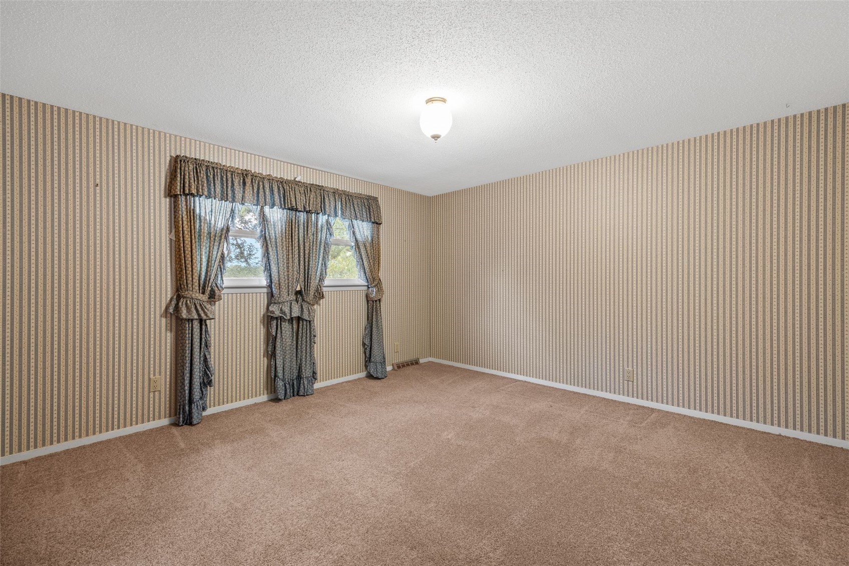 695 Eastview Drive Robins IA 52328