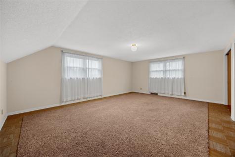 695 Eastview Drive Robins IA 52328