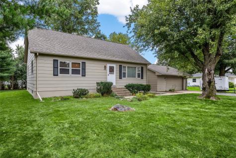 695 Eastview Drive Robins IA 52328
