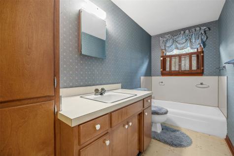 695 Eastview Drive Robins IA 52328