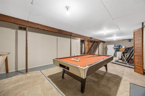 695 Eastview Drive Robins IA 52328