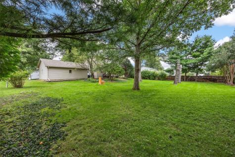 695 Eastview Drive Robins IA 52328