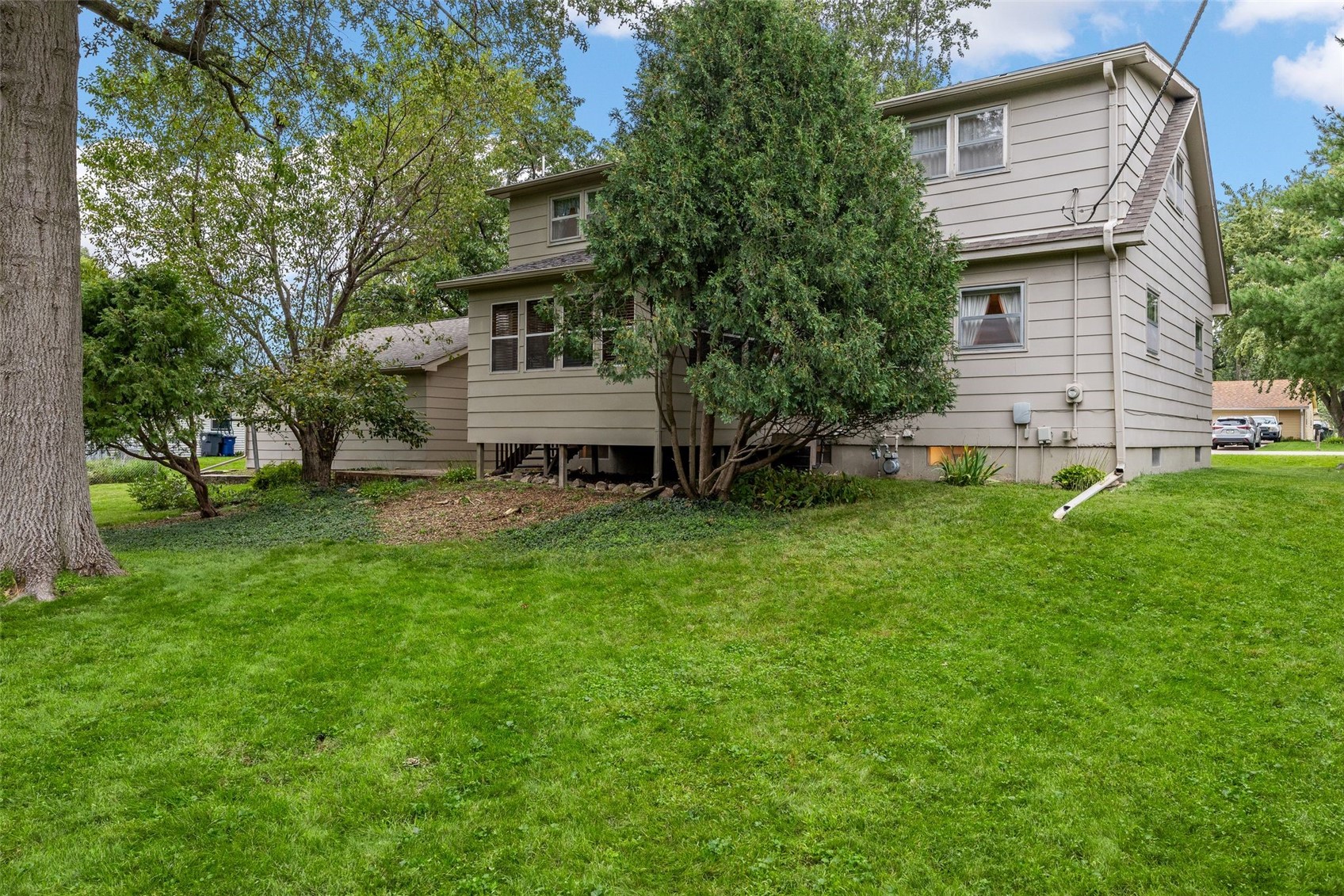 695 Eastview Drive Robins IA 52328