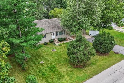 695 Eastview Drive Robins IA 52328
