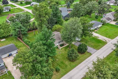 695 Eastview Drive Robins IA 52328
