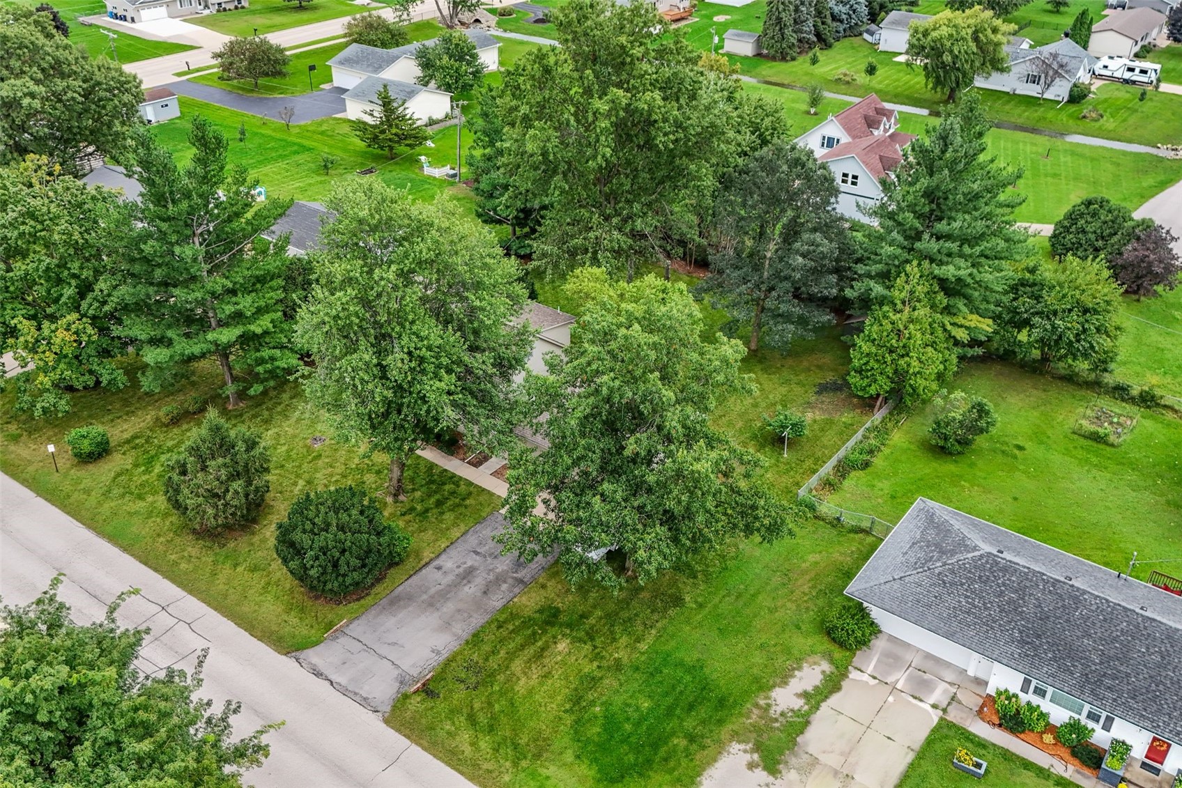 695 Eastview Drive Robins IA 52328