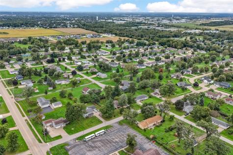 695 Eastview Drive Robins IA 52328