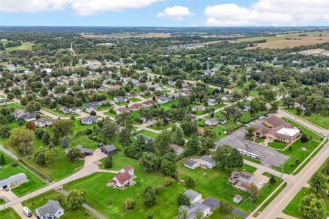 695 Eastview Drive Robins IA 52328