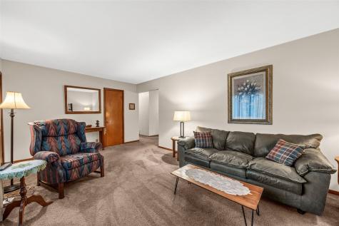 695 Eastview Drive Robins IA 52328