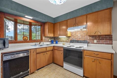 695 Eastview Drive Robins IA 52328