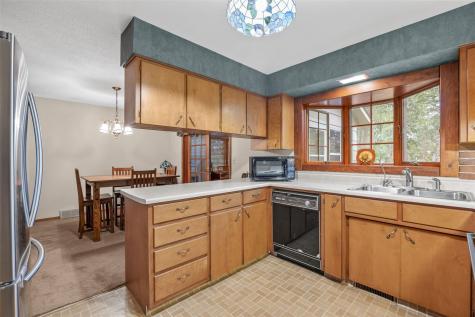 695 Eastview Drive Robins IA 52328