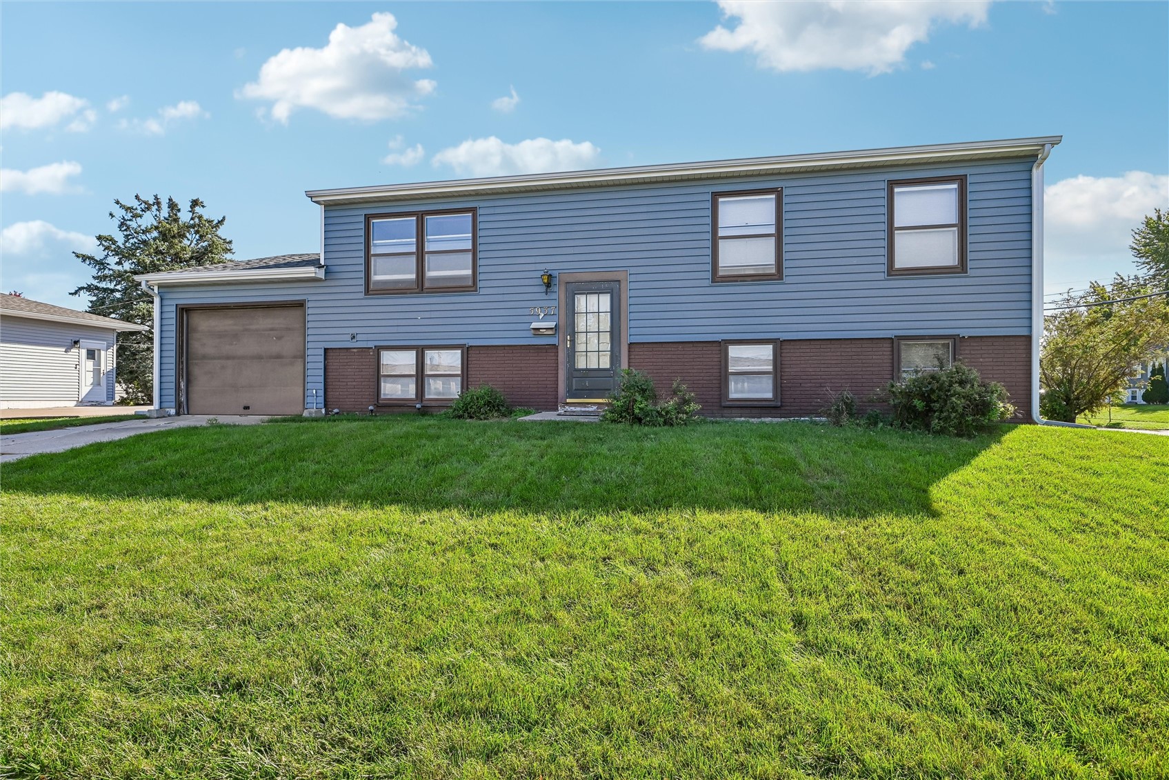 5937 Sharon Lane NW Cedar Rapids IA 52405