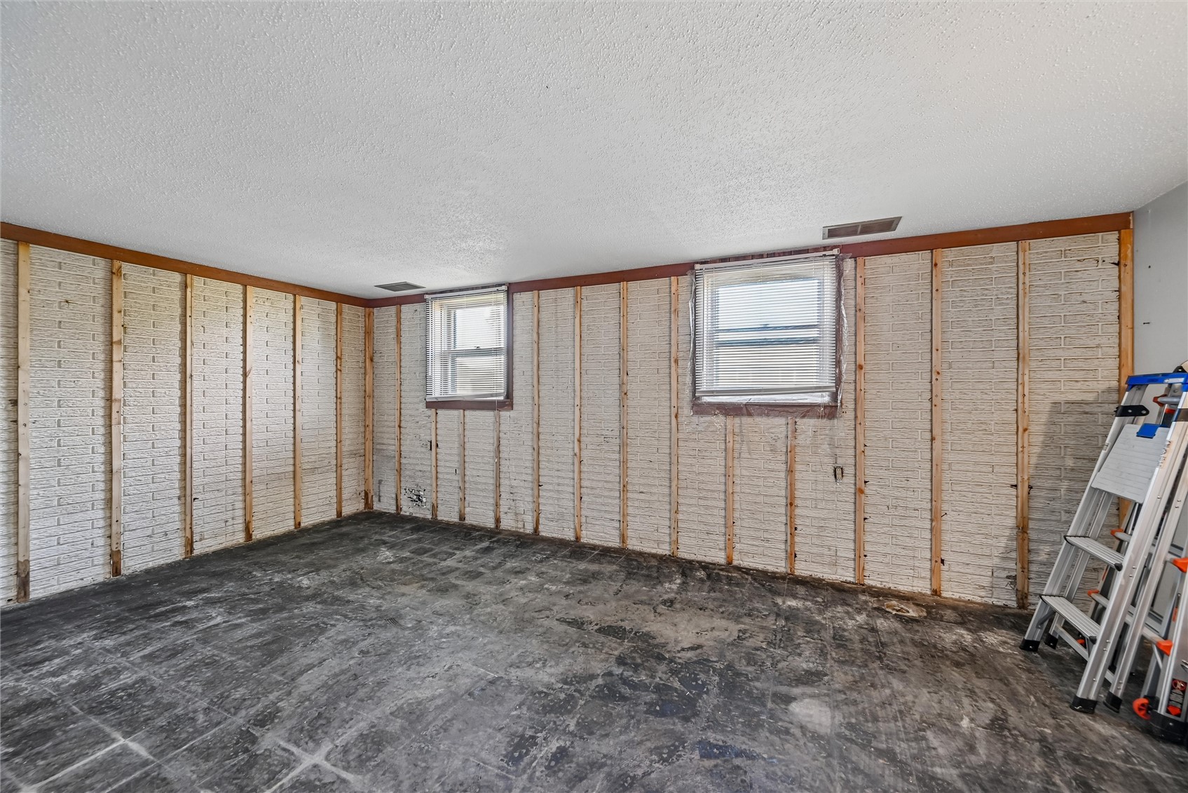 5937 Sharon Lane NW Cedar Rapids IA 52405