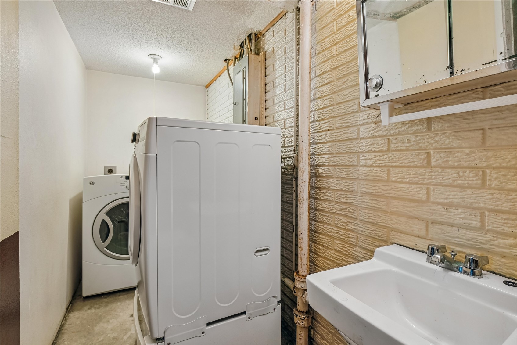 5937 Sharon Lane NW Cedar Rapids IA 52405