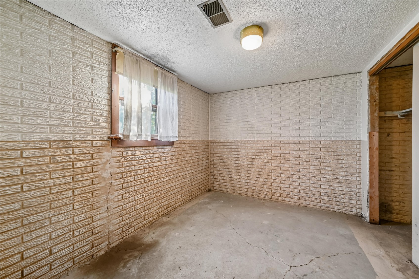 5937 Sharon Lane NW Cedar Rapids IA 52405