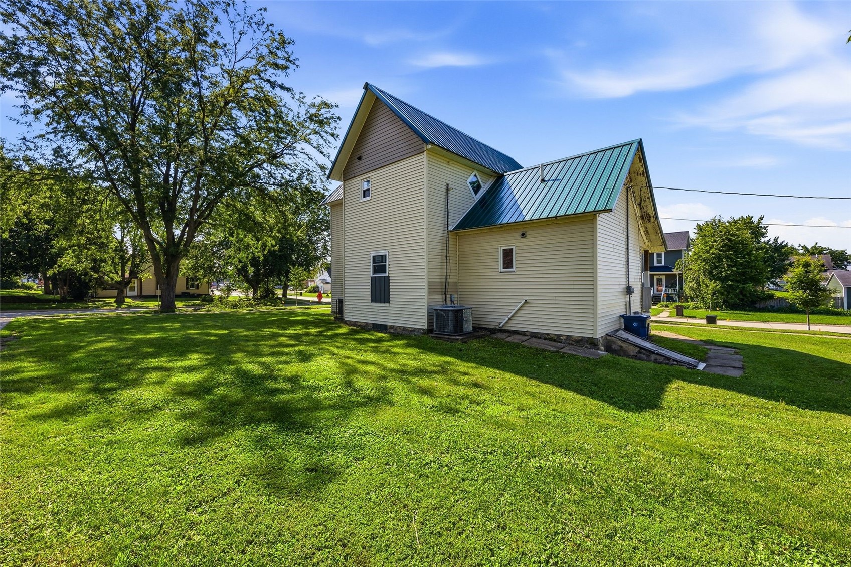 302 W 5th Street Tipton IA 52772