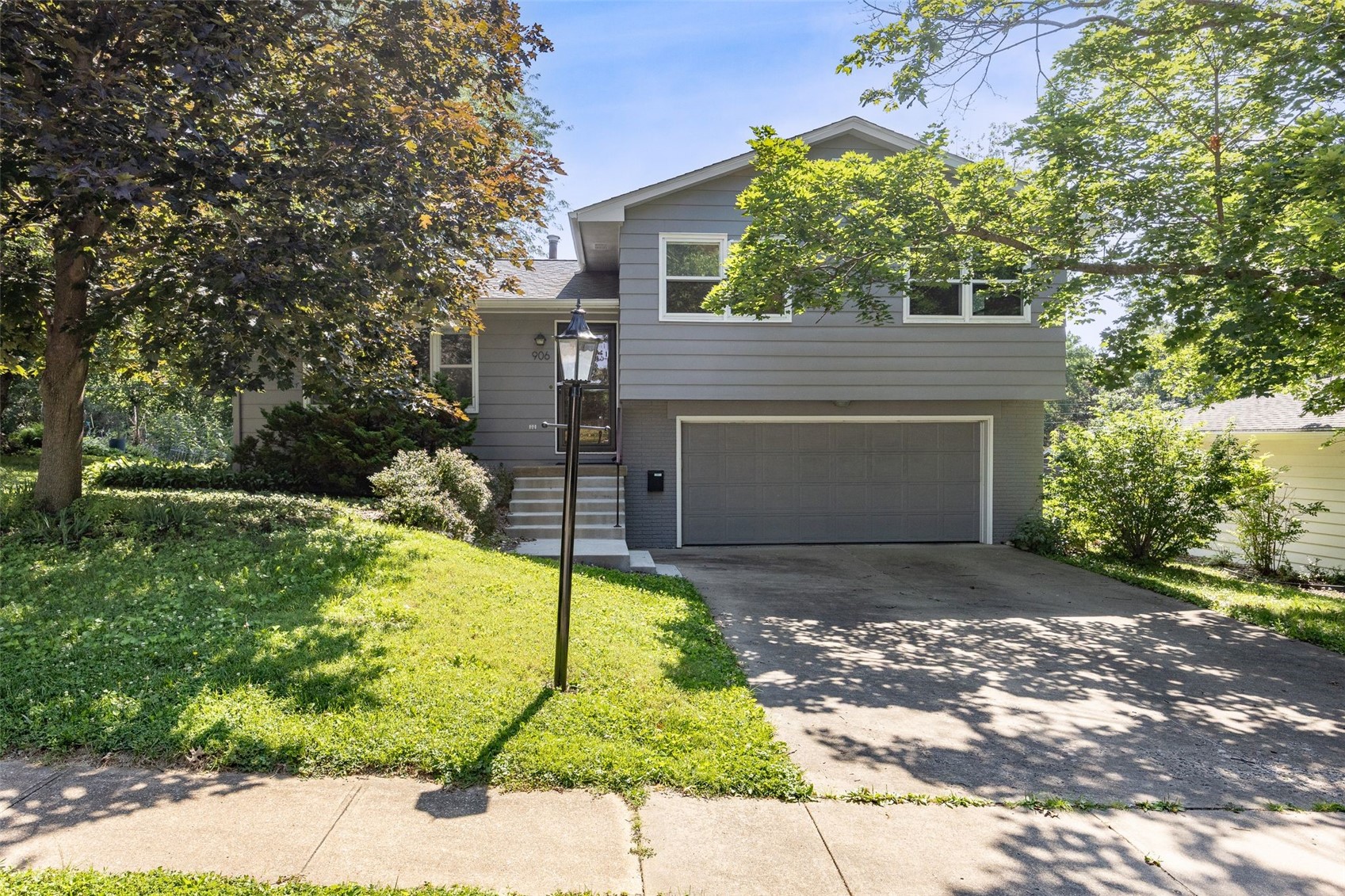 906 Talwrn Iowa City IA 52246