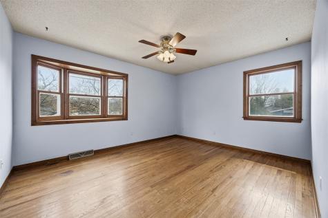 906 Talwrn Iowa City IA 52246