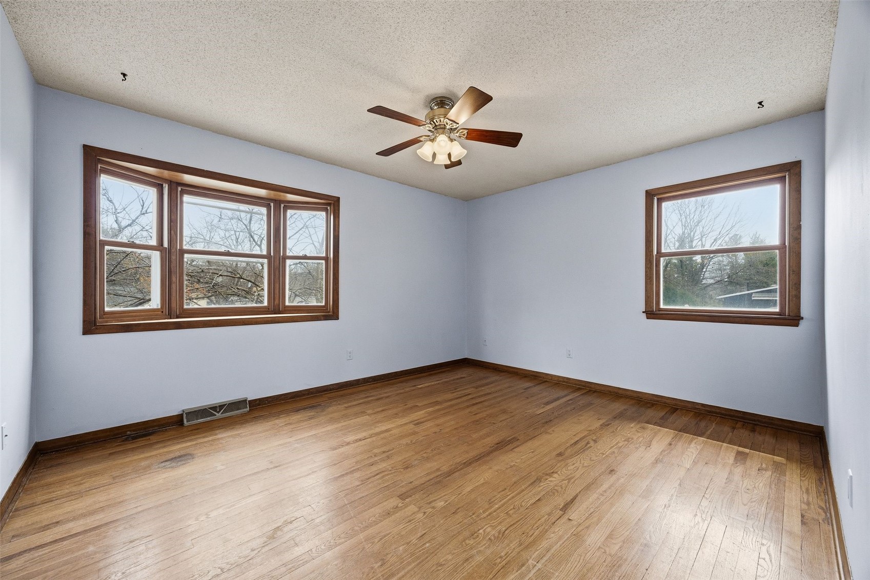 906 Talwrn Iowa City IA 52246