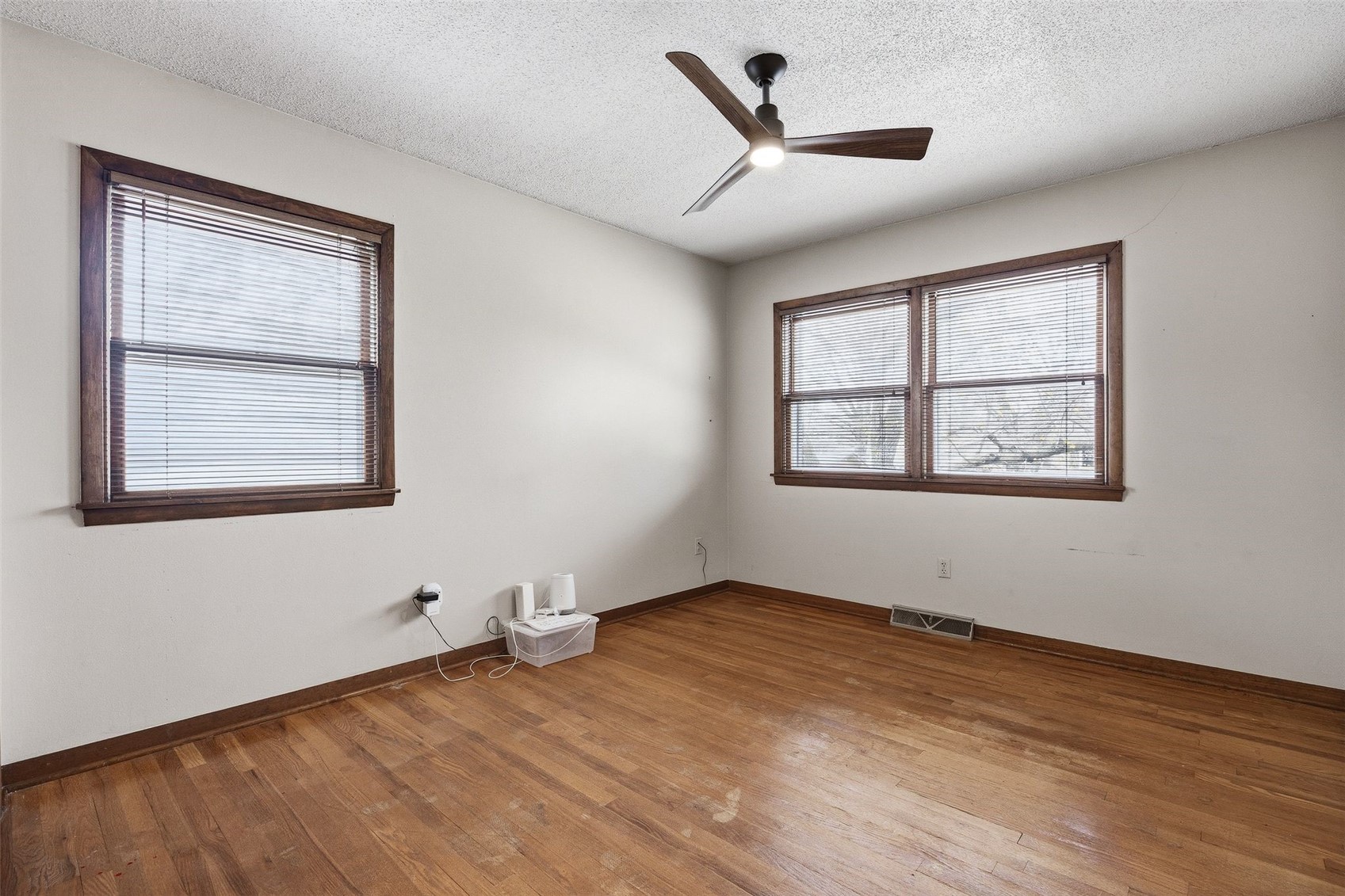906 Talwrn Iowa City IA 52246