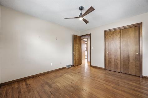 906 Talwrn Iowa City IA 52246