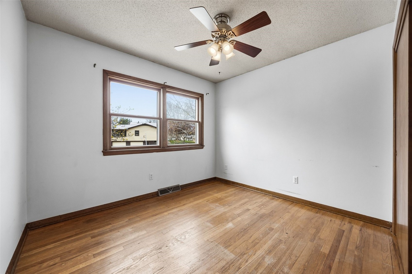 906 Talwrn Iowa City IA 52246