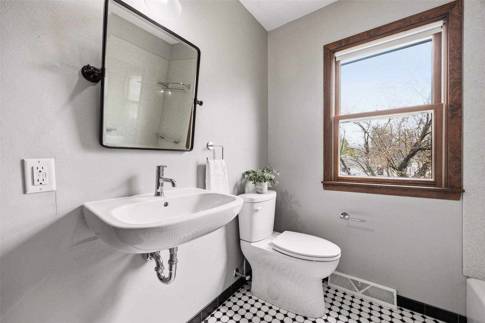 906 Talwrn Iowa City IA 52246