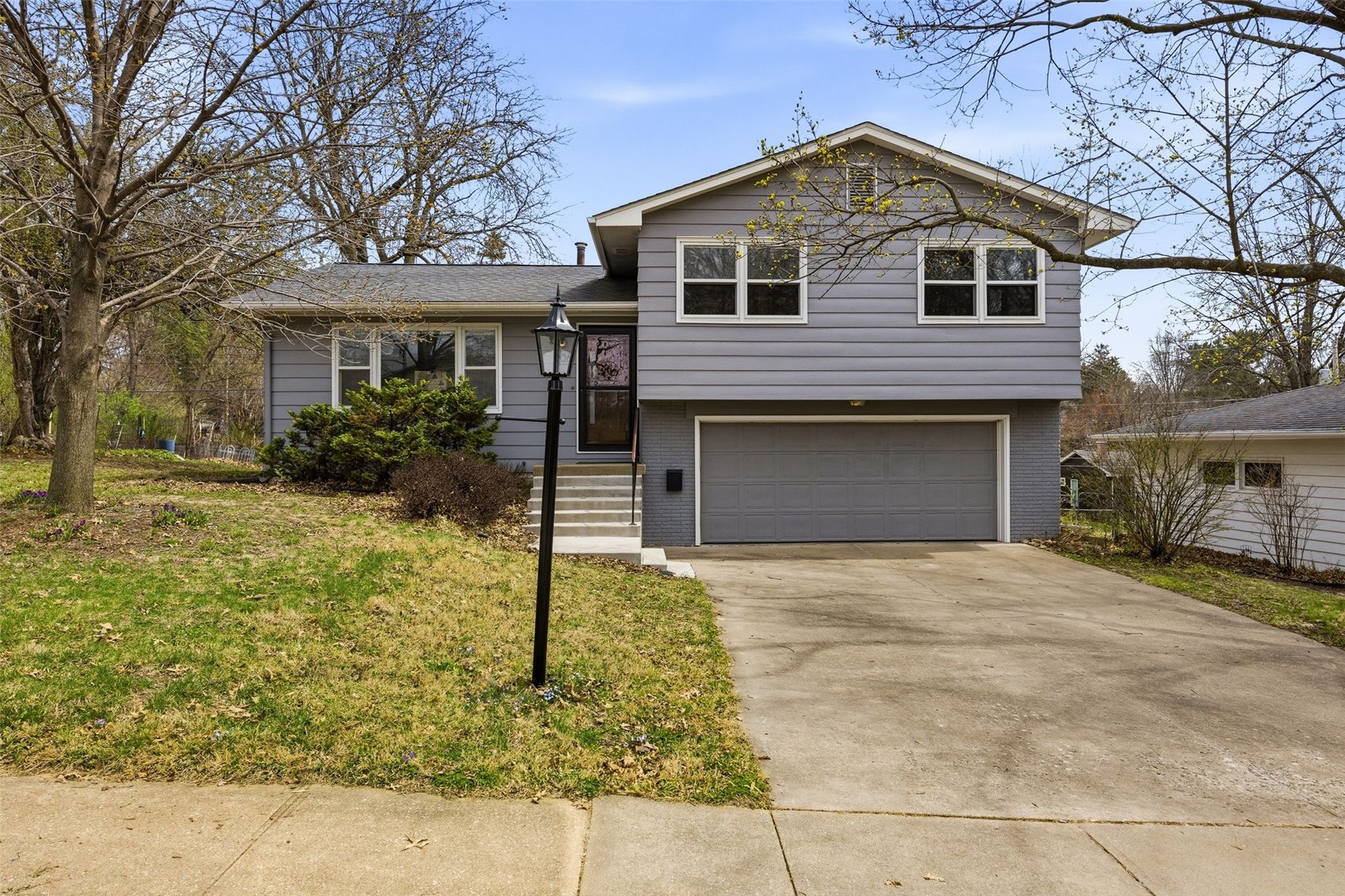 906 Talwrn Iowa City IA 52246
