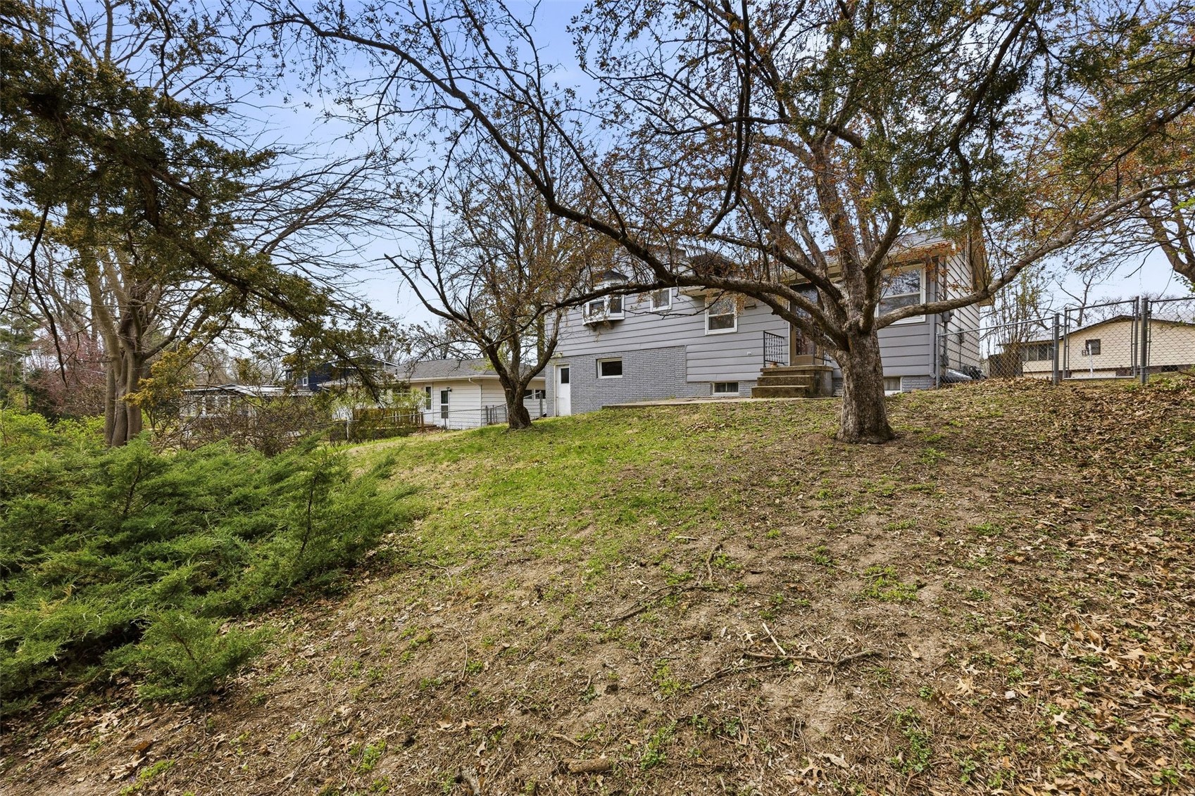906 Talwrn Iowa City IA 52246