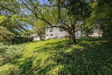 906 Talwrn Iowa City IA 52246