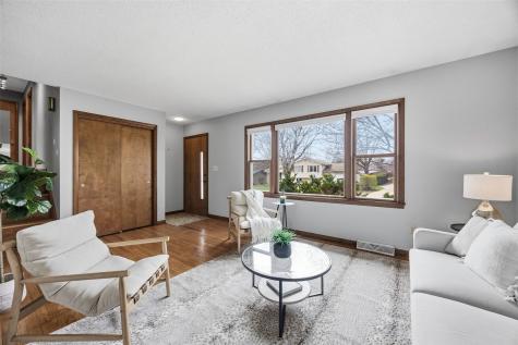906 Talwrn Iowa City IA 52246