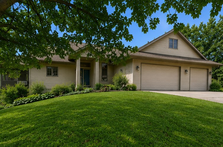 2792 Holly Court NW Swisher IA 52238