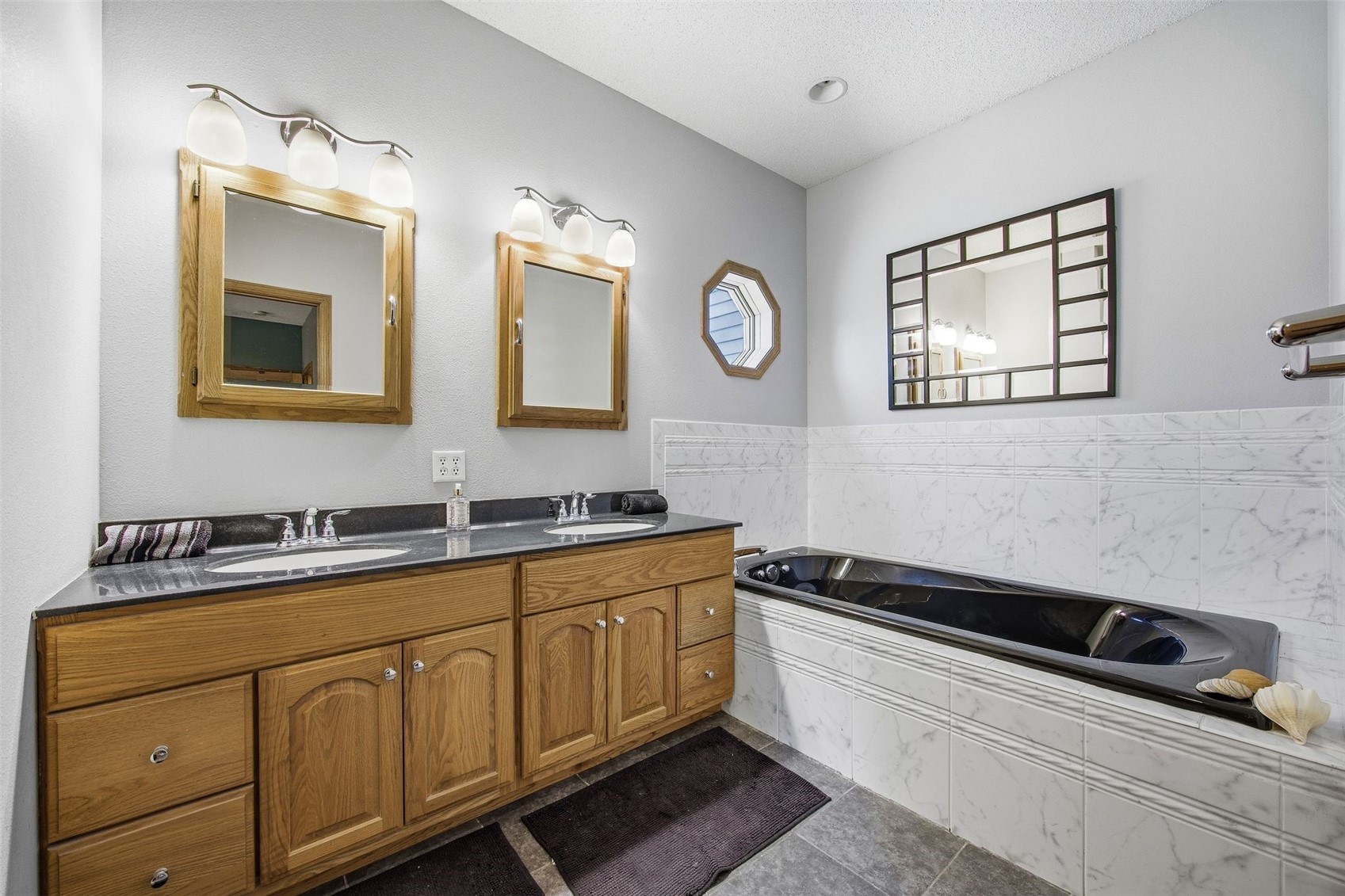 2792 Holly Court NW Swisher IA 52238